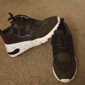 Time and Tru sneakers